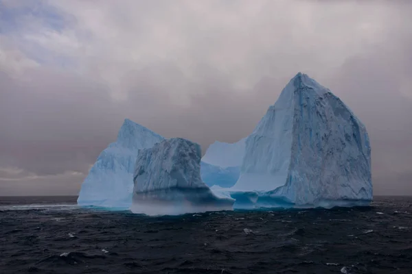 Hermosa Vista Del Paisaje Con Iceberg —  Fotos de Stock