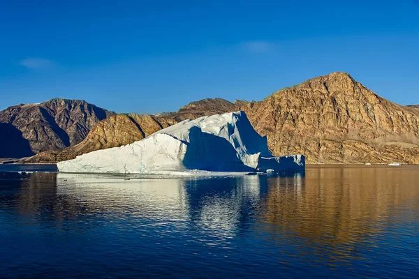 Buzdağı Antarktika Deniz Manzarası — Stok fotoğraf