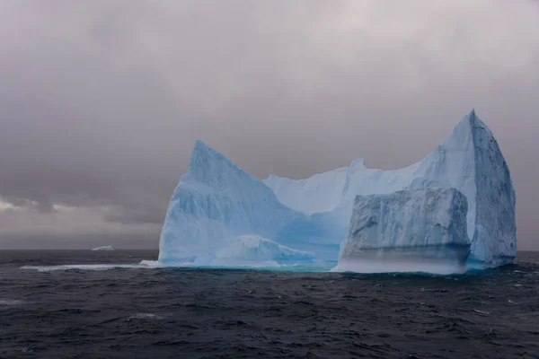 Bella Vista Sul Paesaggio Con Iceberg — Foto Stock