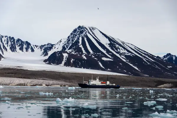 Buque Expedición Svalbard — Foto de Stock