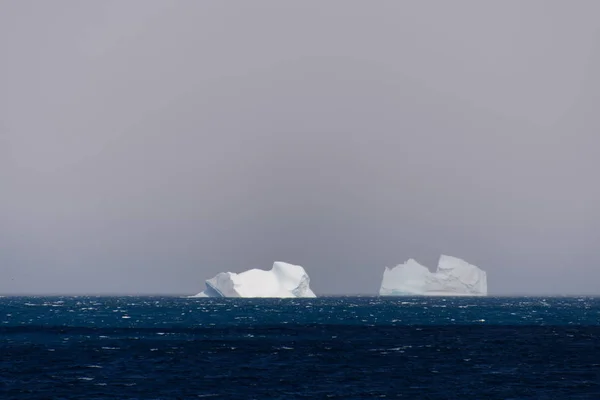 Hermosa Vista Del Paisaje Con Iceberg —  Fotos de Stock