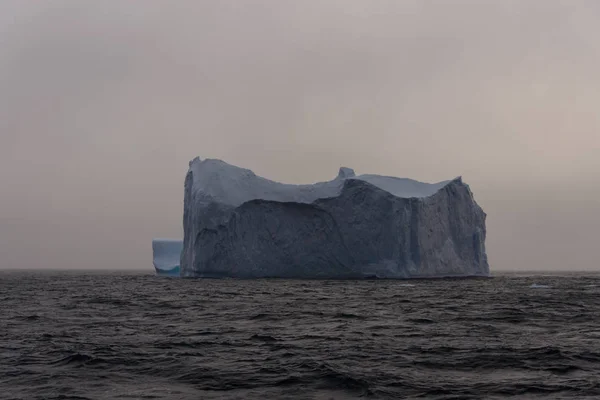 Hermosa Vista Del Paisaje Con Iceberg —  Fotos de Stock