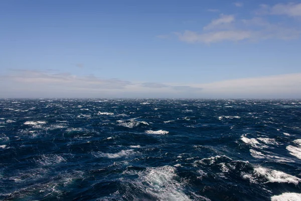 Prachtige Stormachtige Zee Overdag — Stockfoto