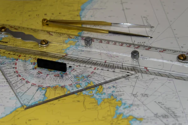 Navigationsgeräte Auf Der Karte — Stockfoto