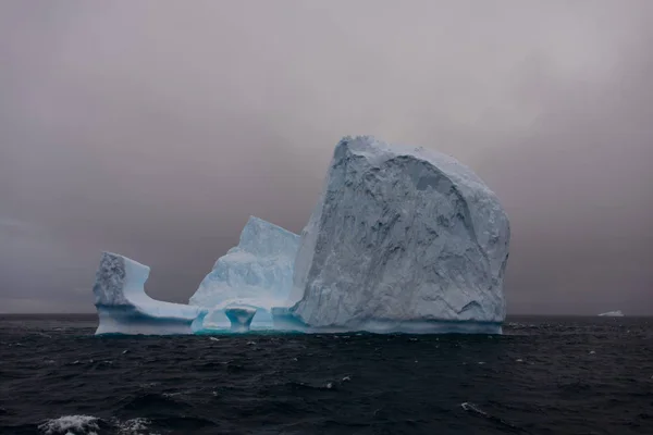 Bella Vista Sul Paesaggio Con Iceberg — Foto Stock