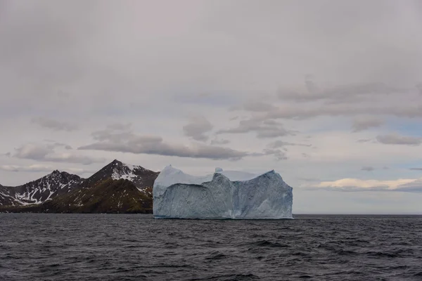 Hermosa Vista Del Paisaje Con Iceberg — Foto de Stock