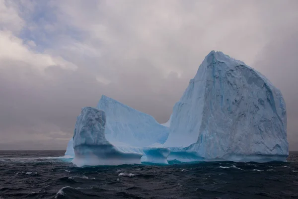 Bella Vista Sul Paesaggio Con Iceberg — Foto Stock