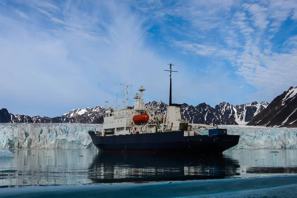 Expedition Vessel Svalbard — Stock Photo, Image