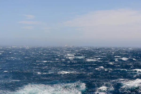 Gemi Fırtınalı Denizde — Stok fotoğraf