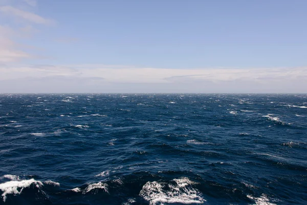 昼間で美しい嵐の海 — ストック写真