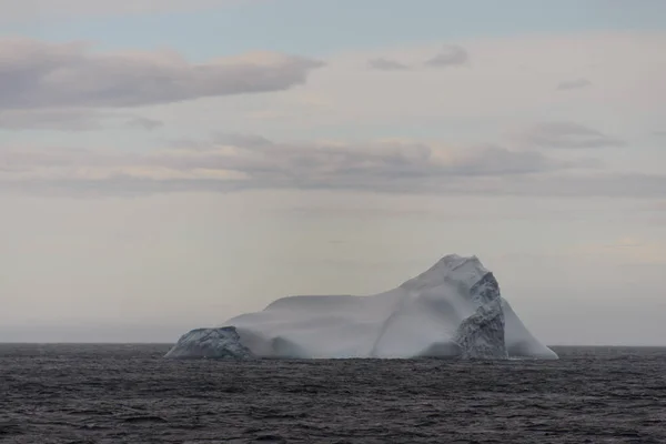 Bella Vista Sul Paesaggio Con Iceberg — Foto Stock