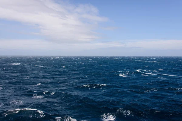 Hermoso Mar Tormentoso Durante Día —  Fotos de Stock