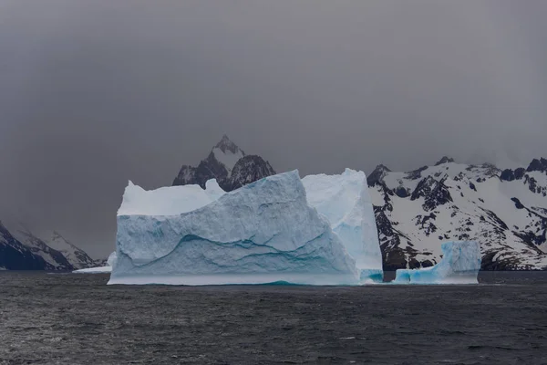 Hermosa Vista Del Paisaje Con Iceberg — Foto de Stock