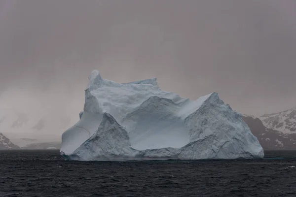 Bella Vista Sul Paesaggio Con Iceberg — Foto Stock