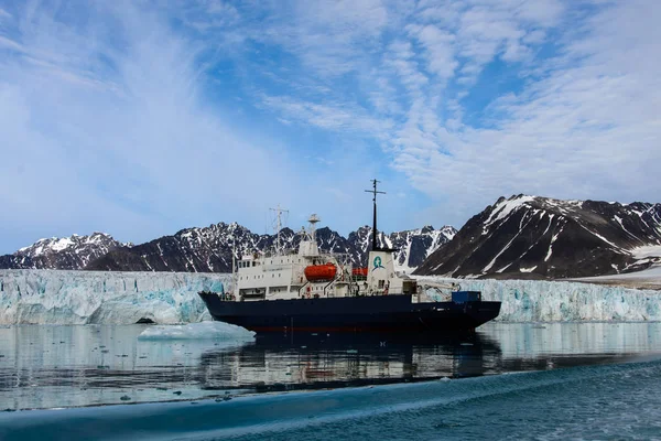 Buque Expedición Svalbard — Foto de Stock