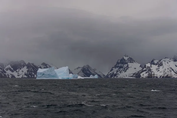 Hermosa Vista Del Paisaje Con Iceberg —  Fotos de Stock