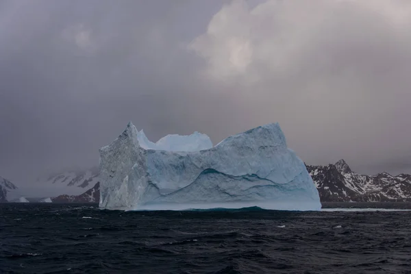 Hermosa Vista Del Paisaje Con Iceberg — Foto de Stock