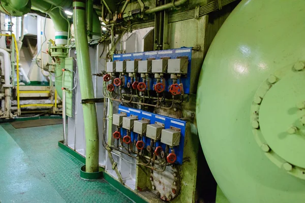 Büyük gemi iç makine dairesi