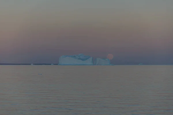 氷山と美しい風景を見る — ストック写真