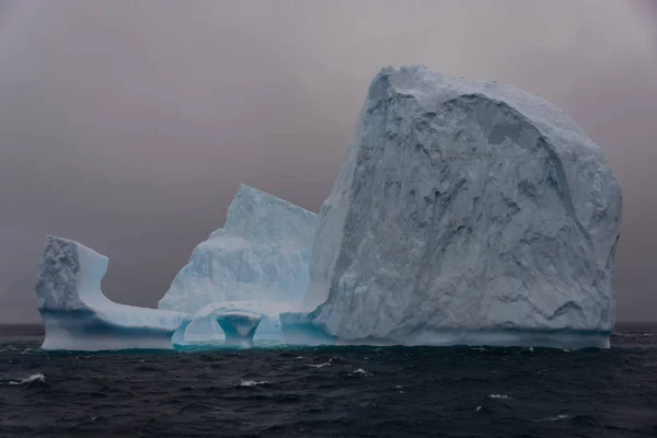 Schöne Aussicht Auf Die Landschaft Mit Eisberg — Stockfoto