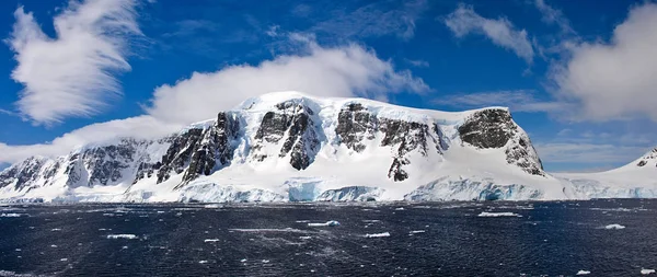 Antarctisch Landschap Met Bergen Uitzicht Vanaf Zee Panoramisch — Stockfoto