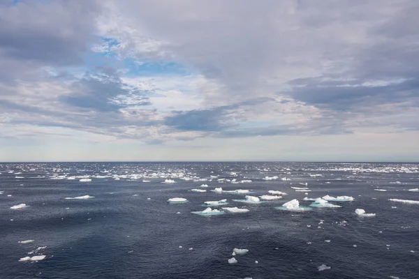 Paesaggio Artico Superficie Del Mare Con Ghiacciaio — Foto Stock