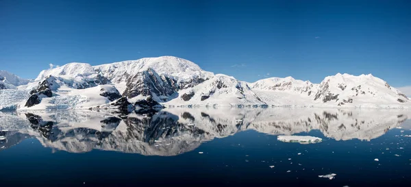 Antarktis Seascape Med Reflektion — Stockfoto