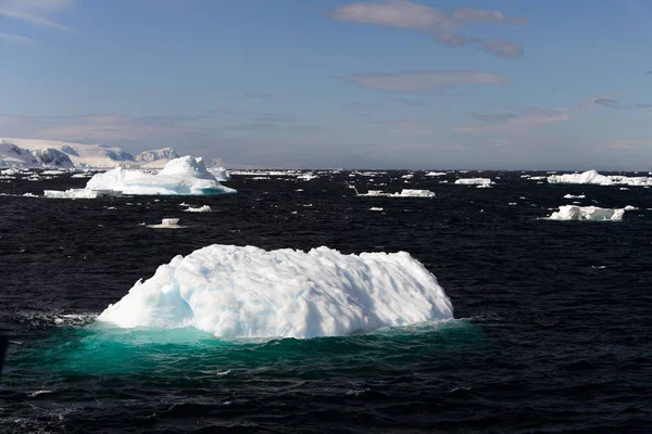 Paysage Antarctique Avec Iceberg — Photo