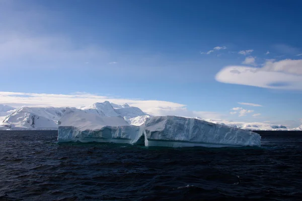 Paesaggio Antartico Con Iceberg — Foto Stock