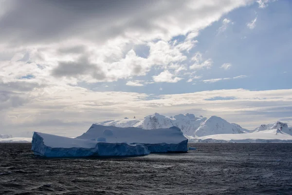 Paysage Antarctique Avec Iceberg — Photo