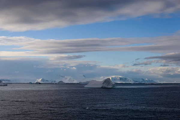 Deniz Dağlar Yatay Antarktika — Stok fotoğraf