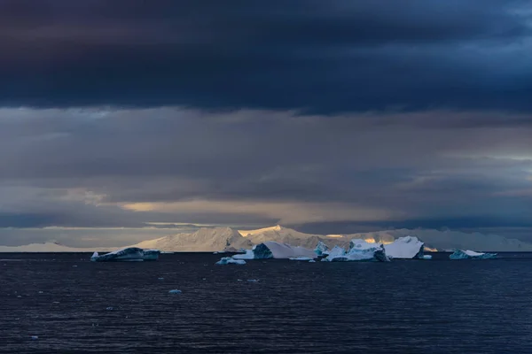 Antarktyki Krajobraz Morze Góry — Zdjęcie stockowe