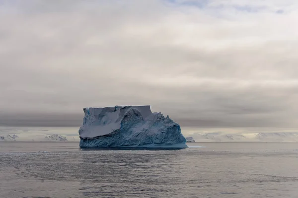 Iceberg Nel Mare Antartico — Foto Stock