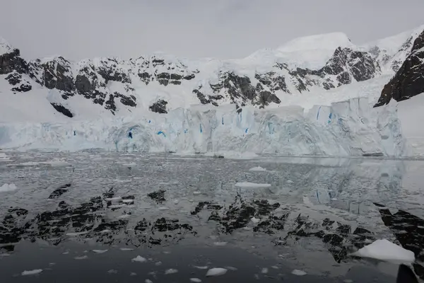 Antarctisch Landschap Met Reflectie — Stockfoto