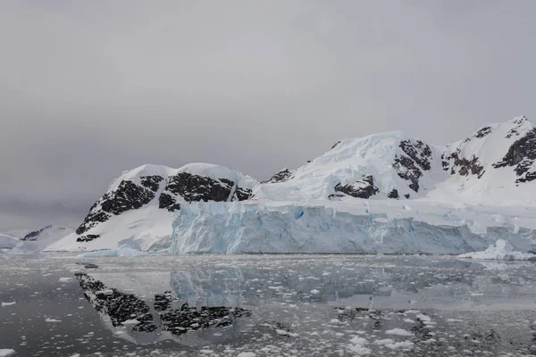 Antarktiska Landskapet Med Speglar — Stockfoto