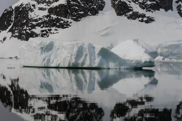 Paisaje Antártico Con Iceberg — Foto de Stock