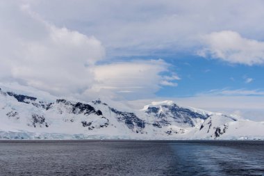 Antarktika yatay, buzul ve dağlar