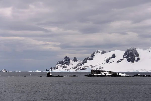 雪で南極の風景 — ストック写真