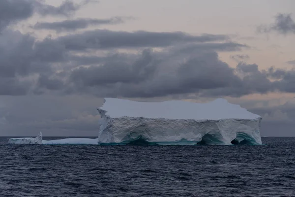 Antarktické Krajina Tabulkovou Ledovce — Stock fotografie