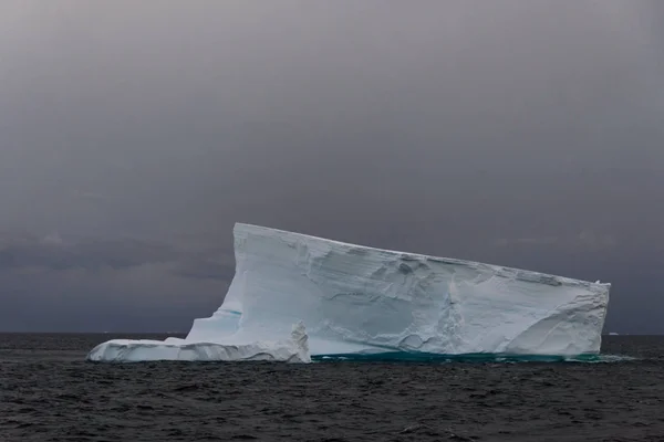 Paisaje Marino Antártico Con Iceberg Tabular — Foto de Stock