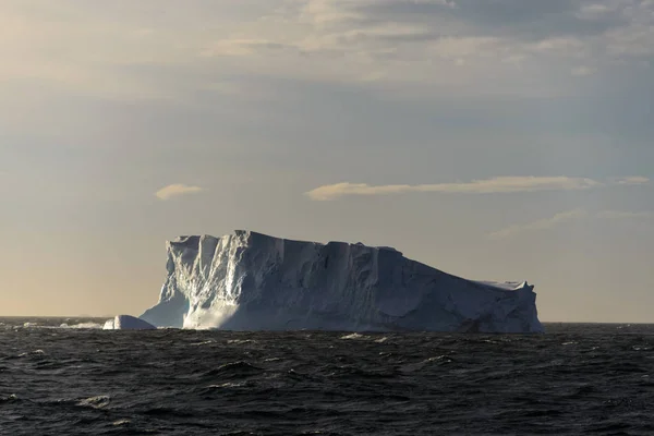 南極海の氷山 — ストック写真