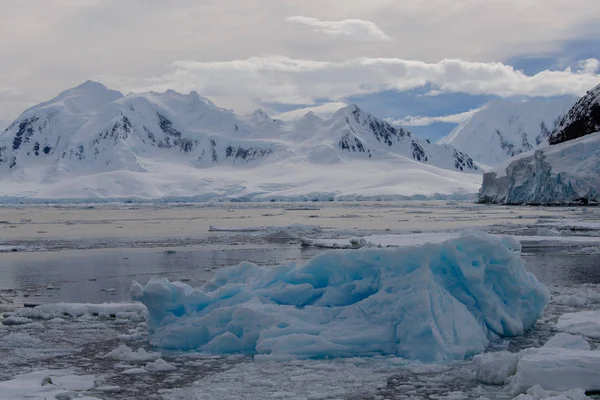 Ανταρκτική Τοπίο Παγετώνα Και Βουνά — Φωτογραφία Αρχείου