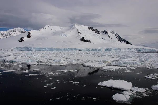 Ανταρκτική Τοπίο Παγετώνα Και Βουνά — Φωτογραφία Αρχείου