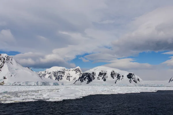 Paisaje Antártico Con Glaciares Montañas — Foto de Stock