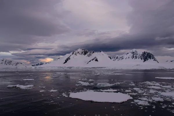 Paisaje Antártico Con Glaciares Montañas — Foto de Stock