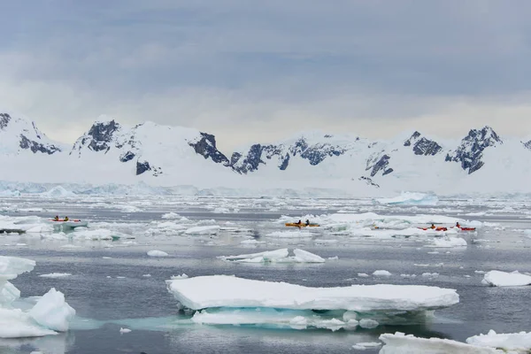 Paesaggio Antartico Con Ghiacciaio Montagne — Foto Stock