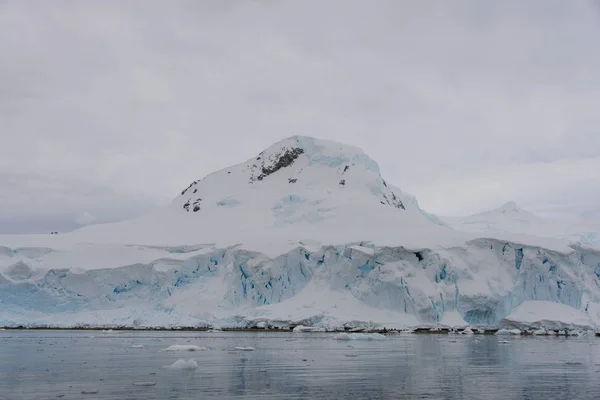 Paesaggio Antartico Con Ghiacciaio Montagne — Foto Stock