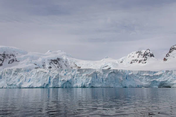 Paisagem Antártica Com Geleira Montanhas — Fotografia de Stock