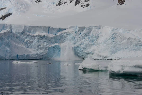 Paisaje Antártico Con Glaciares Montañas — Foto de Stock