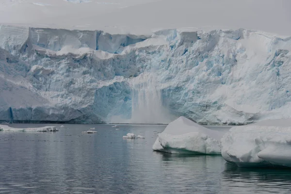 Paisagem Antártica Com Geleira Montanhas — Fotografia de Stock